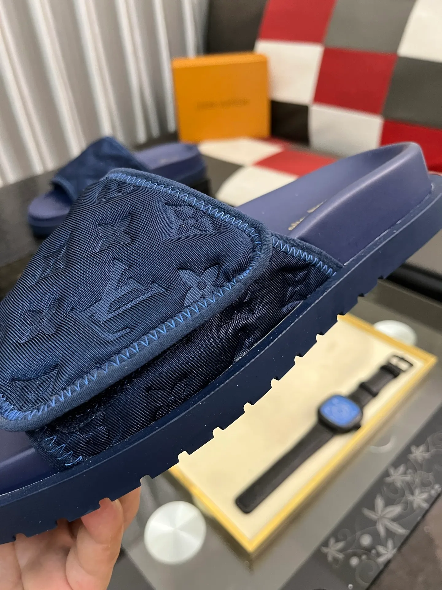 Men's men's shoes💰320⌚️⌚️[Louis Vuitton LV slippers] (high-end cowhide) counter 1:1 fashion style summer must-have! The designer used LV’s iconic outsole. The original simple slippers instantly become fashionable! The upper is made of flexible special cowhide leather straps alternately, and the workmanship is exquisite! A must-have for stylish men in summer, size 38-44